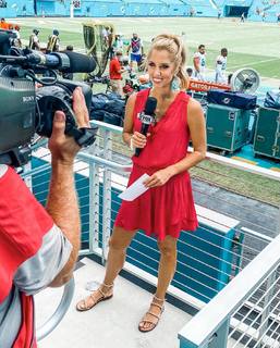 Sara Walsh feet photo thumbnail