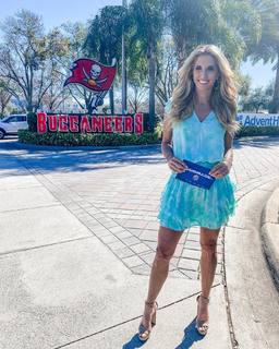 Sara Walsh feet photo thumbnail