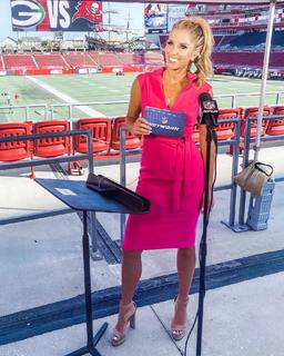 Sara Walsh feet photo thumbnail