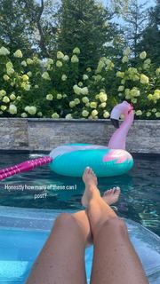 Sara Walsh feet photo thumbnail