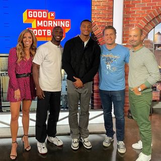 Sara Walsh feet photo thumbnail