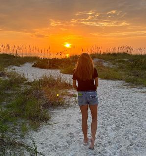 Sara Walsh feet photo thumbnail