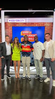 Sara Walsh feet photo thumbnail