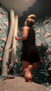 Sara Walsh feet photo thumbnail