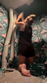 Sara Walsh feet photo thumbnail