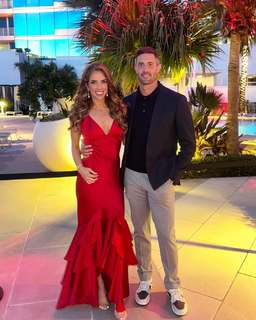 Sara Walsh feet photo thumbnail