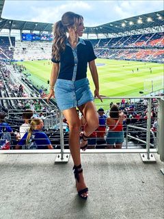 Sara Walsh feet photo thumbnail