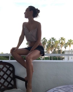 Sara Zanier feet photo 6