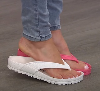Sarah Anderson feet photo 1