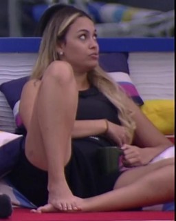 Sarah Andrade feet photo 8