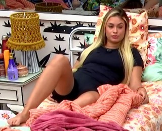 Sarah Andrade feet photo 7