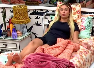Sarah Andrade feet photo 3