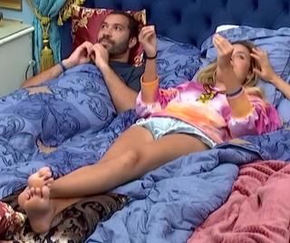 Sarah Andrade feet photo 9