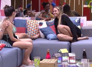 Sarah Andrade feet photo 11
