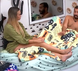 Sarah Andrade feet photo 10