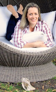 Sarah Beeny feet photo 3