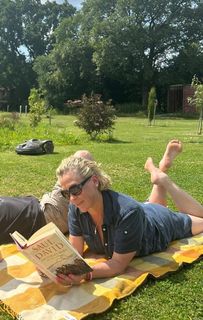 Sarah Beeny feet photo 1