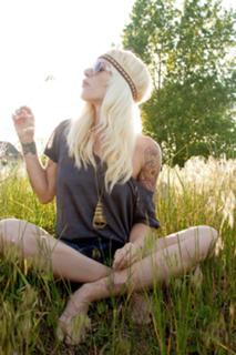Sarah Blackwood feet photo 7