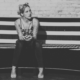 Sarah Blackwood feet photo 10