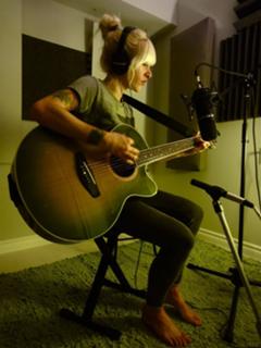Sarah Blackwood feet photo 1