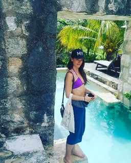 Sarah Butler feet photo thumbnail