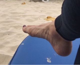 Sarah Butler feet photo thumbnail