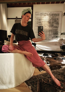 Sarah Butler feet photo thumbnail