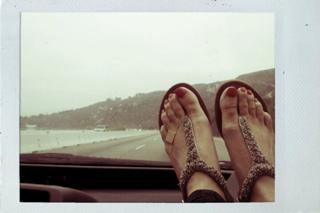 Sarah Butler feet photo thumbnail