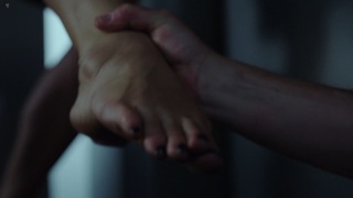 Sarah Butler feet photo thumbnail