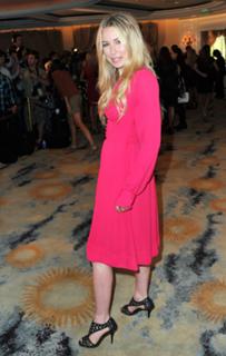 Sarah Carter feet photo thumbnail