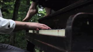 Sarah Carter feet photo thumbnail