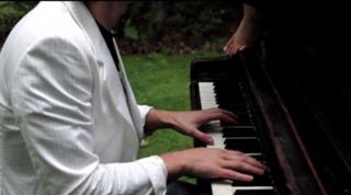 Sarah Carter feet photo thumbnail