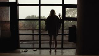 Sarah Carter feet photo thumbnail