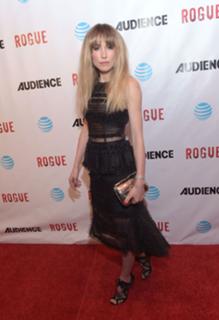 Sarah Carter feet photo thumbnail