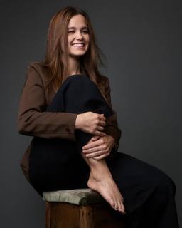 Sarah Catherine Hook feet photo thumbnail