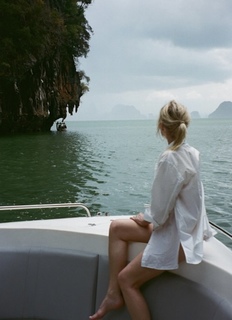 Sarah Catherine Hook feet photo thumbnail