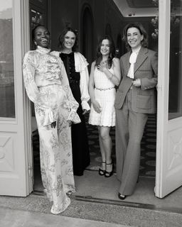 Sarah Catherine Hook feet photo thumbnail