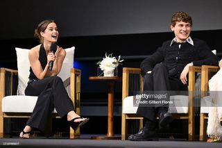 Sarah Catherine Hook feet photo thumbnail