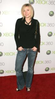 Sarah Chalke feet photo thumbnail