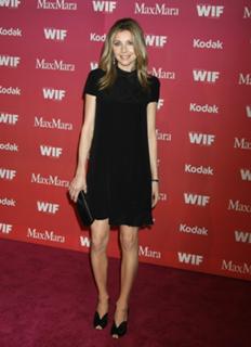 Sarah Chalke feet photo thumbnail