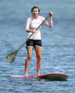 Sarah Chalke feet photo thumbnail