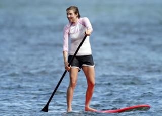 Sarah Chalke feet photo thumbnail