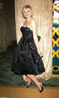 Sarah Chalke feet photo thumbnail