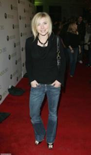 Sarah Chalke feet photo thumbnail