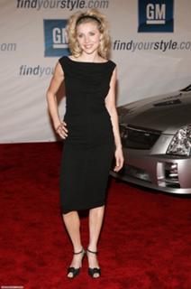 Sarah Chalke feet photo thumbnail