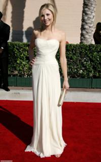 Sarah Chalke feet photo thumbnail