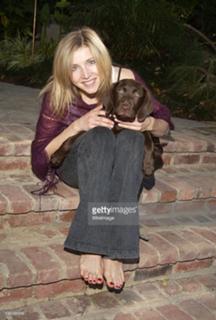 Sarah Chalke feet photo thumbnail