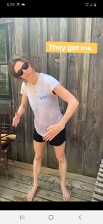 Sarah Chalke feet photo thumbnail