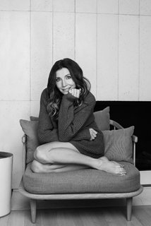 Sarah Chalke feet photo thumbnail