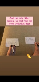 Sarah Chalke feet photo thumbnail